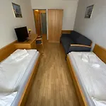 Готель Laguna & Restaurant Чеське Будєйовіце