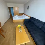 Laguna & Restaurant Готель Чеське Будєйовіце