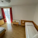Laguna & Restaurant Готель Чеське Будєйовіце