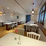 Laguna & Restaurant Готель