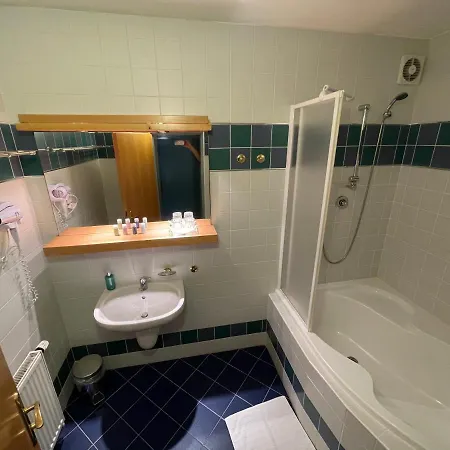 Laguna & Restaurant Hotel