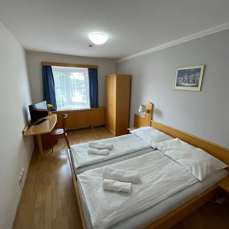 Laguna & Restaurant Hotel 3*