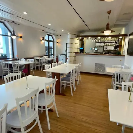 Hotel Laguna & Restaurant