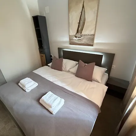 Laguna & Restaurant Готель 3*