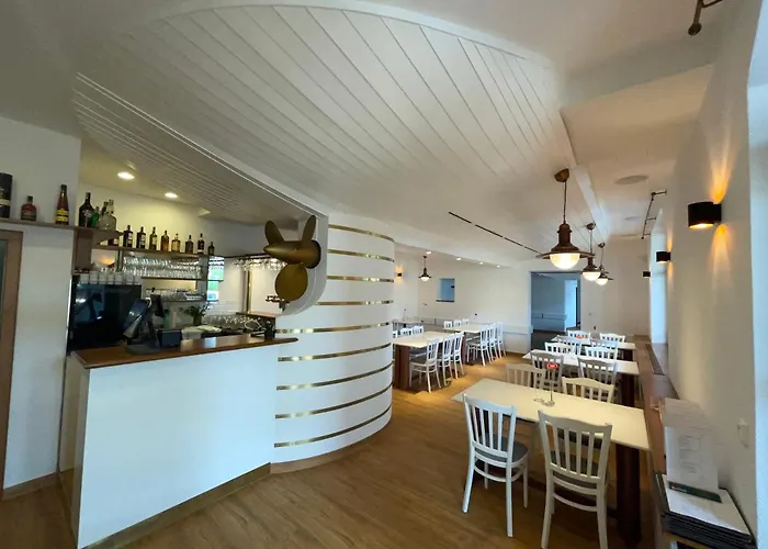 Laguna & Restaurant 호텔 3*