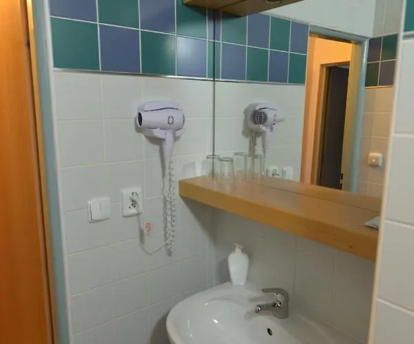 Laguna & Restaurant Готель Чеське Будєйовіце