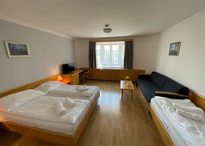 Готель Laguna & Restaurant 3*