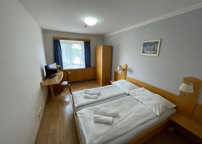 Laguna & Restaurant Готель 3*