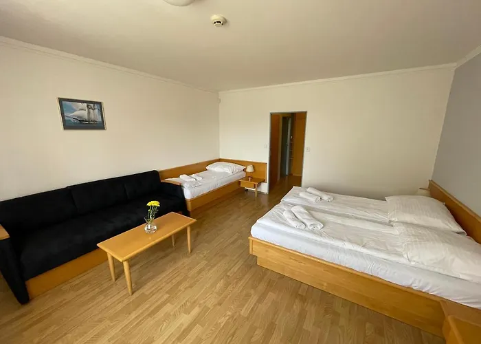 Laguna & Restaurant Готель Чеське Будєйовіце