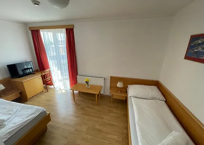 Laguna & Restaurant 호텔 체스케부데요비체