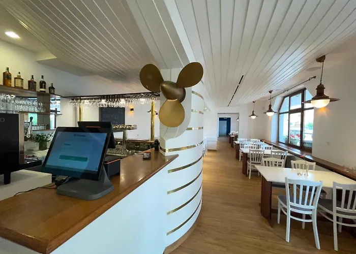 호텔 Laguna & Restaurant 3*