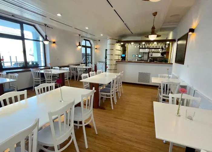 Готель Laguna & Restaurant